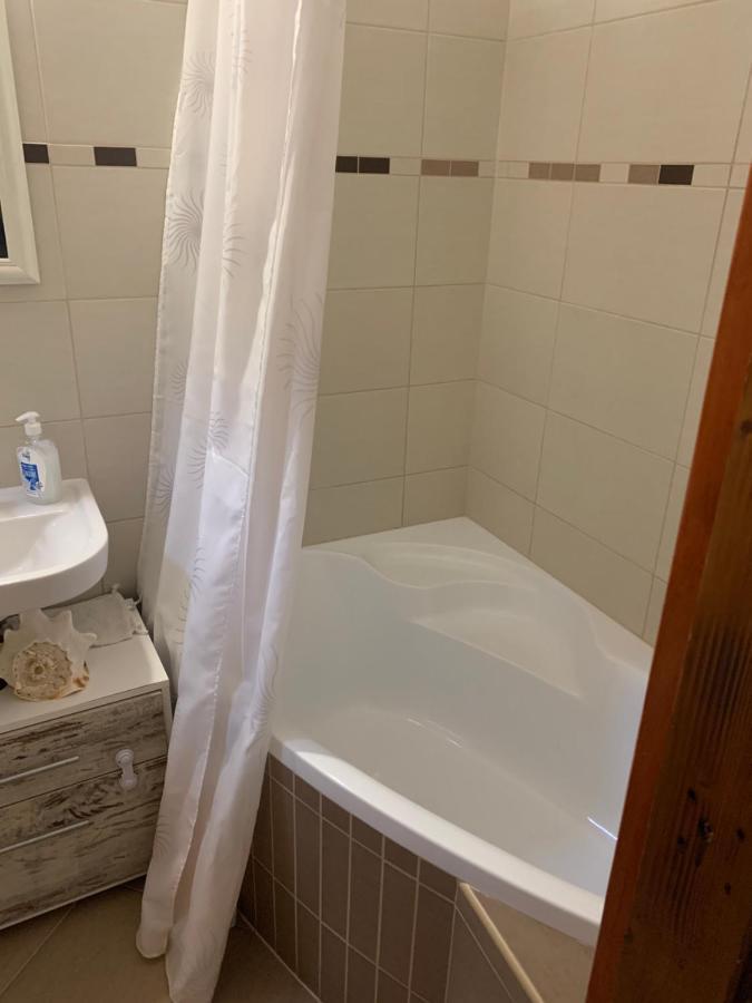 Anna Apartman Papa Ngoại thất bức ảnh